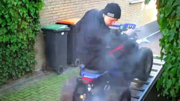 Protip: gebruik nooit alleen je achterrem bij het uitladen van je quad
