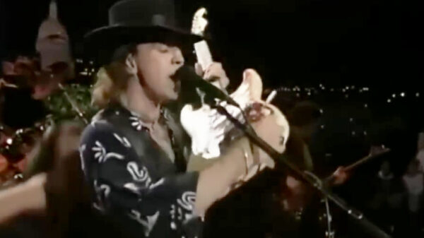 Dit is zonder twijfel de meest smoothe gitaarwissel aller tijden