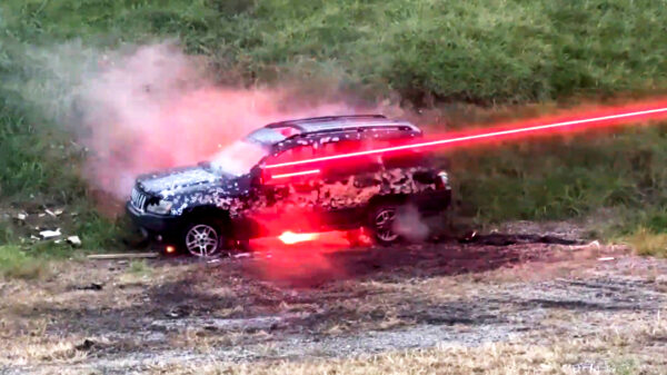 Schieten met een M134 minigun alsof je zelf in een sciencefictionfilm zit