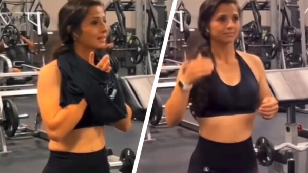 Fitgirl uit de oude doos probeert man zwart te maken als ze haar t-shirt uittrekt