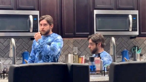 Kak, betrapt. Ik neem gewoon sneaky de roltrap naar de kelder