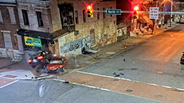 Fataal ongeluk in Oost-Baltimore: gebouw stort op auto's na achtervolging