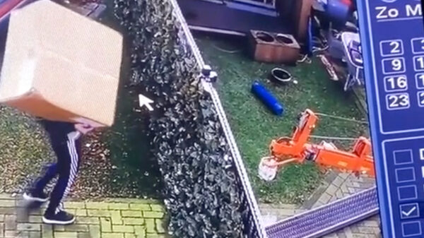 PostNL-bezorger is helemaal klaar met mensen die wél bestellen maar niét thuis zijn