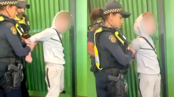 Australische agente deelt corrigerende tik uit nadat ze door 11-jarig jochie wordt bespuugd