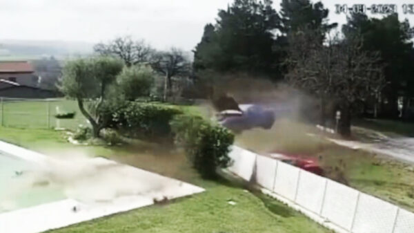 Epische Ferrari-crash in Italië: Belg en Nederlander betrokken bij spectaculair ongeluk