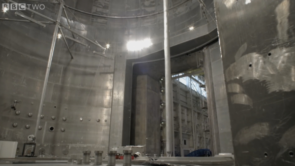 De zwaartekracht testen in 's wereld grootste vacuümkamer