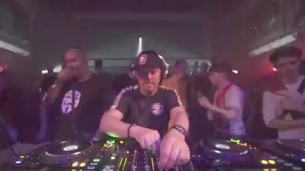 Even een uurtje raggen met hardcorelegende DJ Ruffneck in de Boiler Room