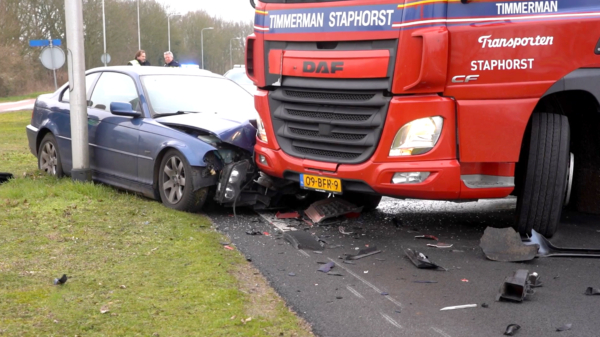 Zeg Koos, is het slim dat deze chauffeur net buiten Deventer op de weg keert?