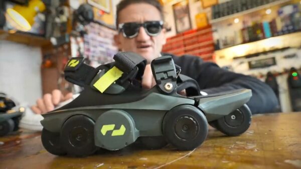 Casey Neistat test de Moonwalkers AI-schoenen die je 250% sneller laten lopen