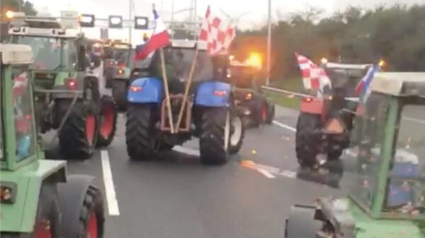 Boze boeren houden de sfeer erin en gaan van links naar rechts richting Den Haag