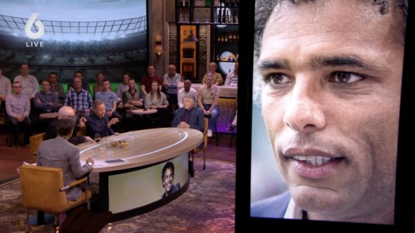 Johan Derksen: "Pierre van Hooijdonk is zo’n ontzettende achterbakse klootzak"