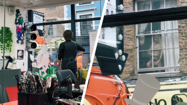 Overbuurvrouw betrapt als ze voor het raam aan het "influencen" is