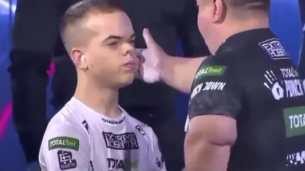 Lil' Kleine krijgt een keurig gemikte klap(je) tijdens slapping contest