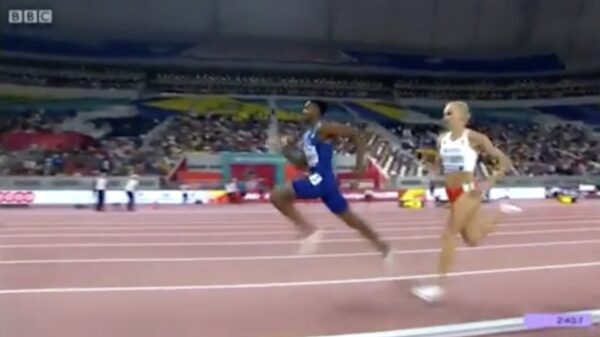 Het verschil tussen mannen en vrouwen tijdens een 400 meter estafette-race