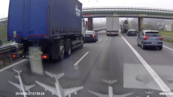 Pool kan na remtest bij vrachtwagenchauffeur meteen even Carglass bellen