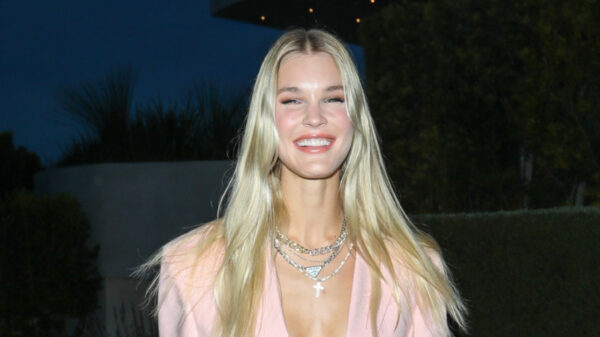 Victoria's Secret-model Joy Corrigan laat dankzij wardrobe malfunction net iets teveel zien