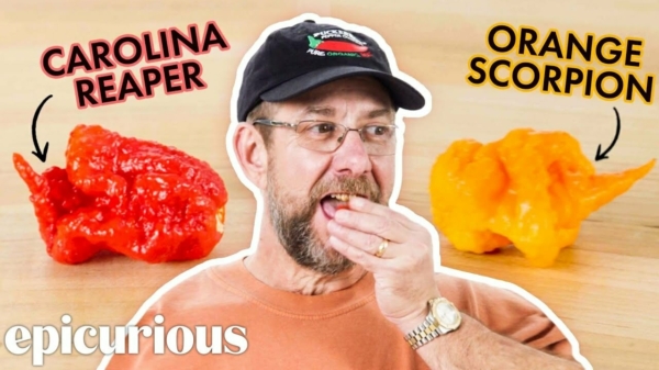 Smokin' Ed Currie proeft 10 van de heetste pepers ter wereld