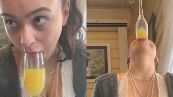 Chick kan een bijzonder trucje met een glas vol drank