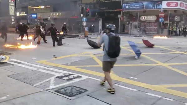 Hongkong ziet er tegenwoordig als een militair slagveld uit