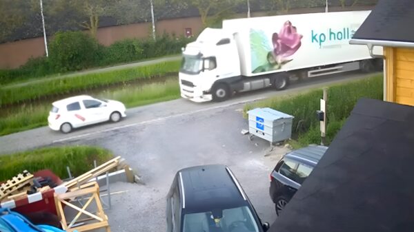 Uit de oude paniekdoos: achteruit rijden omdat je aan de kant moet voor een vrachtwagen