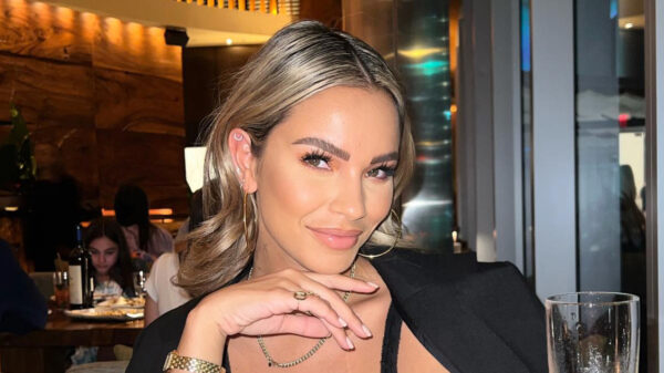 Monica Geuze neemt afscheid van haar oude borsten en deelt ze op TikTok