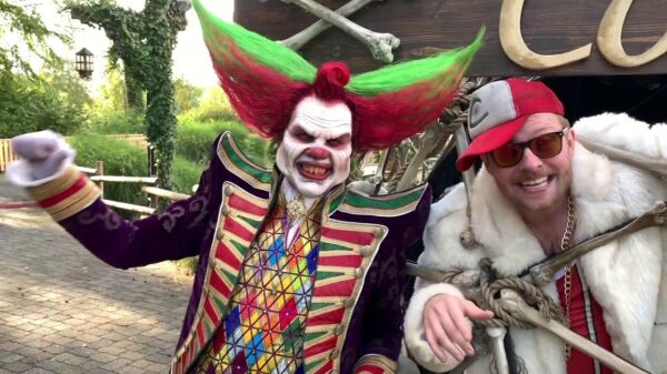 Eddie de Clown doet alvast voorproefje op de Roast van Ali B.