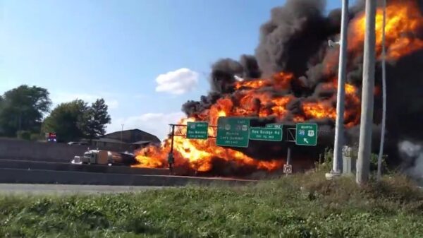 Fikkende tankwagen vol olie gaat van kwaad tot steeds erger