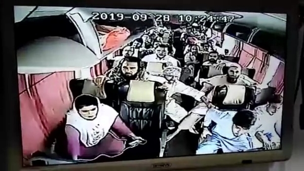Kogelharde buscrash in Pakistan op CCTV vastgelegd