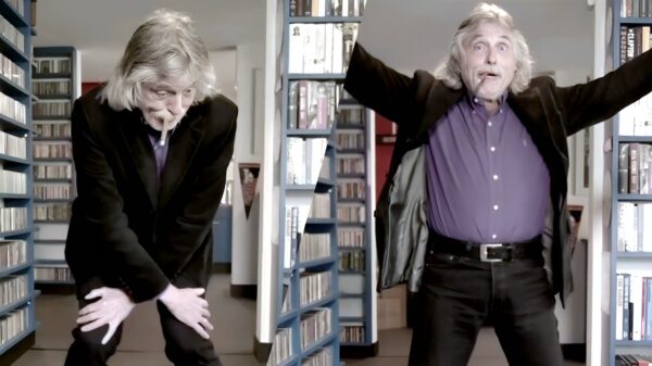 Unieke beelden: zo dwaas heb je Johan Derksen nog nooit zien doen