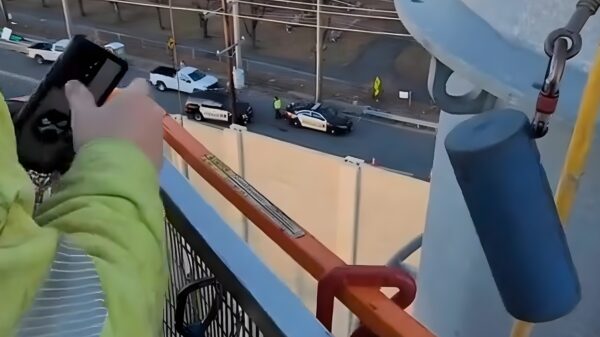 Om oom agent te trollen heb je alleen een bluetooth speaker nodig