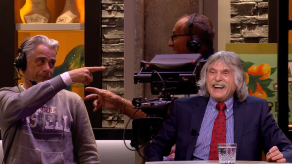 Johan verklapt pikante avontuurtje van cameraman VI en vrouw uit het publiek