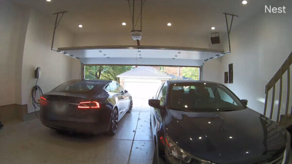 Zelfrijdende Tesla blijkt toch nog een aantal verbeterpunten te hebben