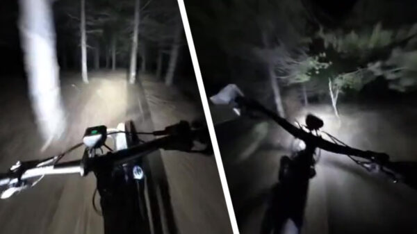 Downhillen in het donker, voor als gewoon fietsen niet spannend genoeg is