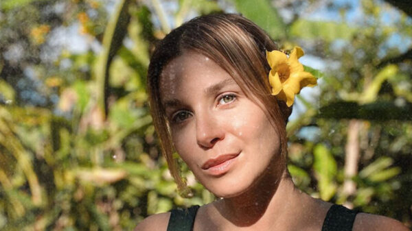 Victoria Koblenko stookt de temperatuur in haar sauna nog maar eens stevig op