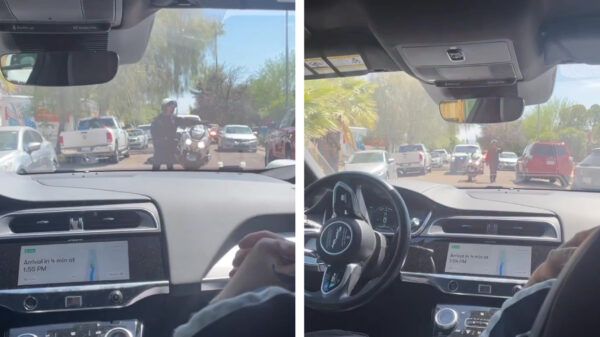 2023 in full effect: agent probeert zelfrijdende auto aan te houden