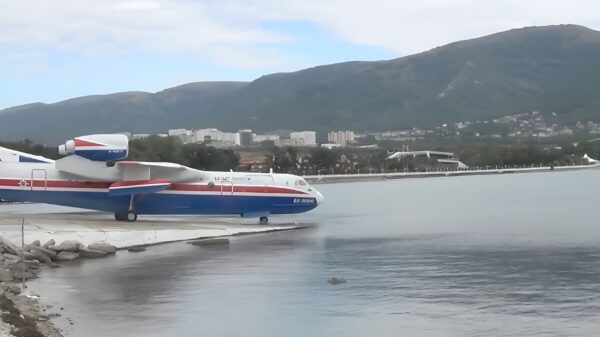 De Beriev Be-200 heeft helemaal geen landingsbaan nodig om op te stijgen