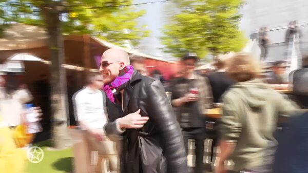 Gaat 'ie weer: zanger Goldband probeert weer verdovende middelen te regelen