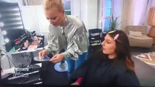 Dom blondje komt erachter dat analoog inzoomen niet altijd lukt