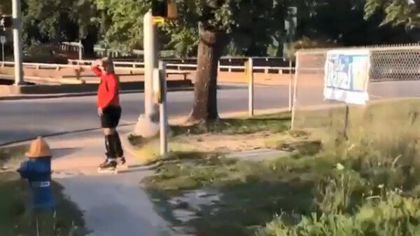 Rolschaatser laat maar al te graag zijn skills zien