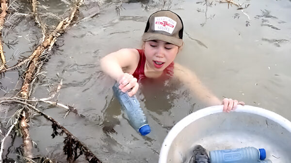 Lifehack: met plastic flesjes kruipen de vissen vrijwillige je bakje in