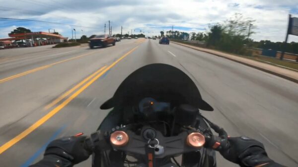 Ook deze prutser heeft zijn wheelie nog niet helemaal onder controle