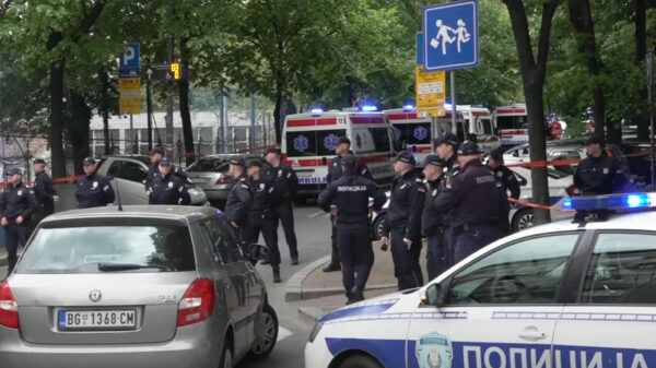 14-jarige schutter schiet 8 kinderen en bewaker dood op basisschool in Belgrado