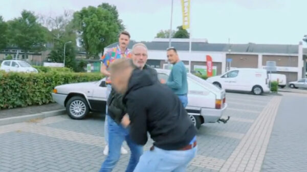 Dennis Schouten en Bram Krikke worden belaagd door malafide autohandelaar