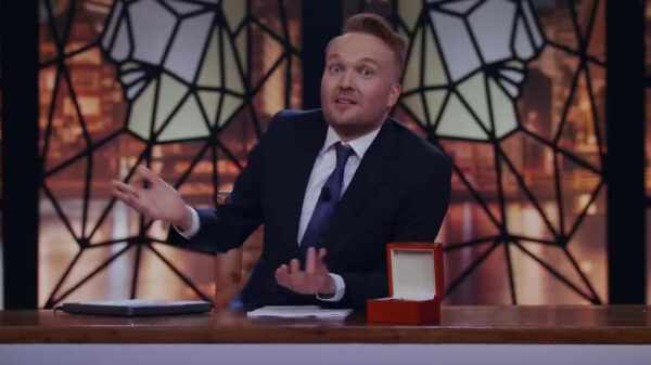 Arjen Lubach presenteert op geheel eigen wijze  de Top 10 van tv-momenten van 2019