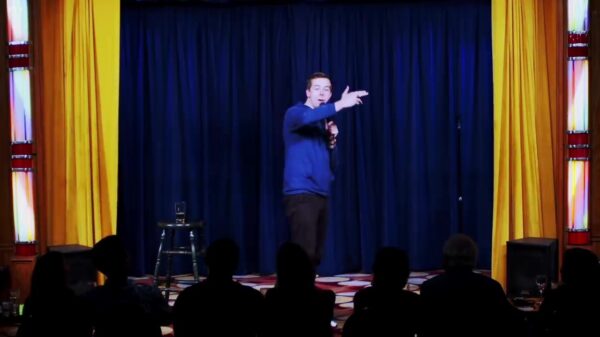 Kijk, laffe autotune-rappertjes, zo doe je nou een freestyle