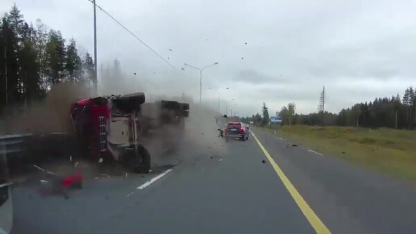 Als er op de snelweg ineens een vrachtwagen aan komt schuiven