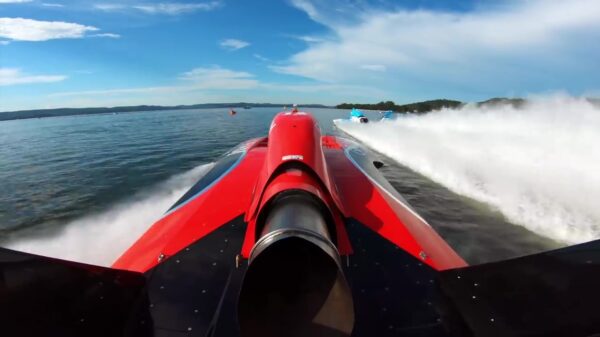 Even een stukje op gruwelijke snelheid meejagen in een hydroplane