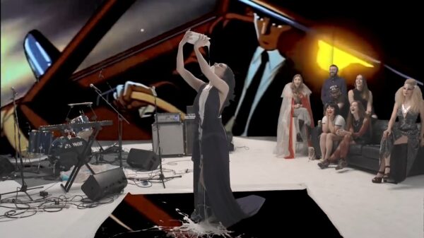 Kunstenares heeft aan een pot verf genoeg om een artistiek optreden te geven