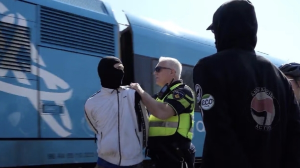 Terechte ophef of fophef: klimaatactivist "bijna onder tram geduwd" in Leeuwarden