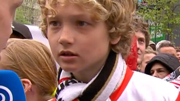 De Amsterdamse Tim is goed opgevoed en spijbelt om bij de huldiging van Feyenoord te zijn